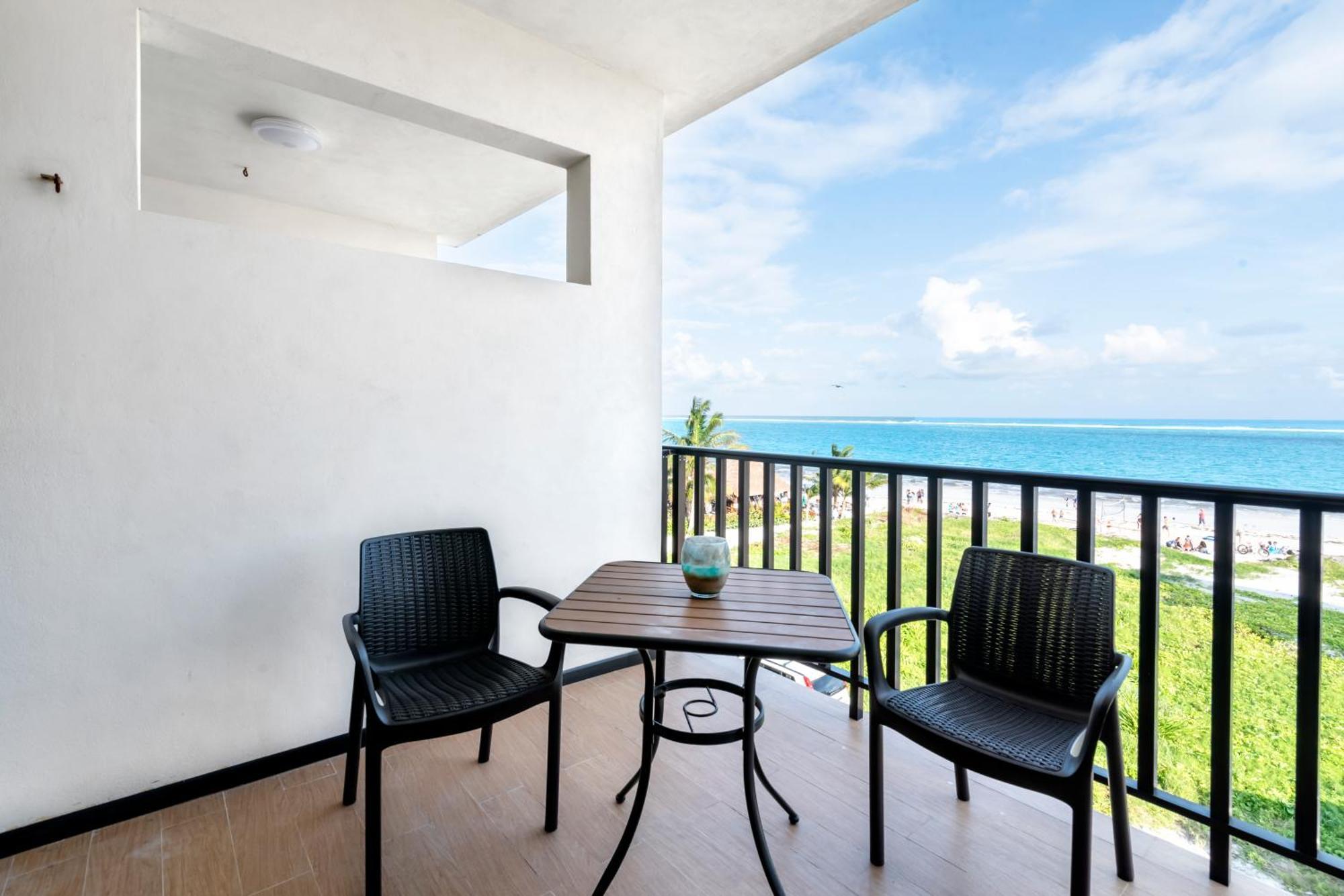 Apartahotel Vela's Ocean Front 3*