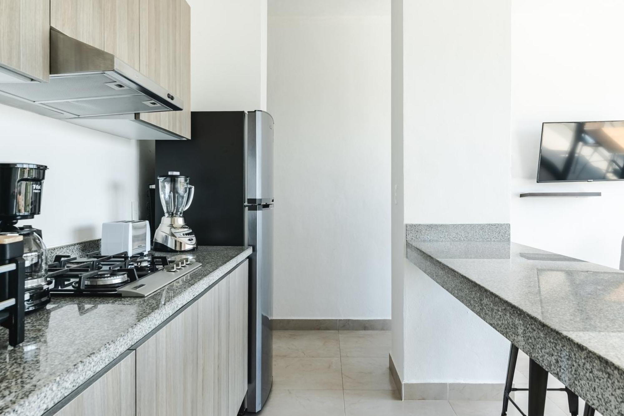 Vela's Ocean Front Apartahotel 3*