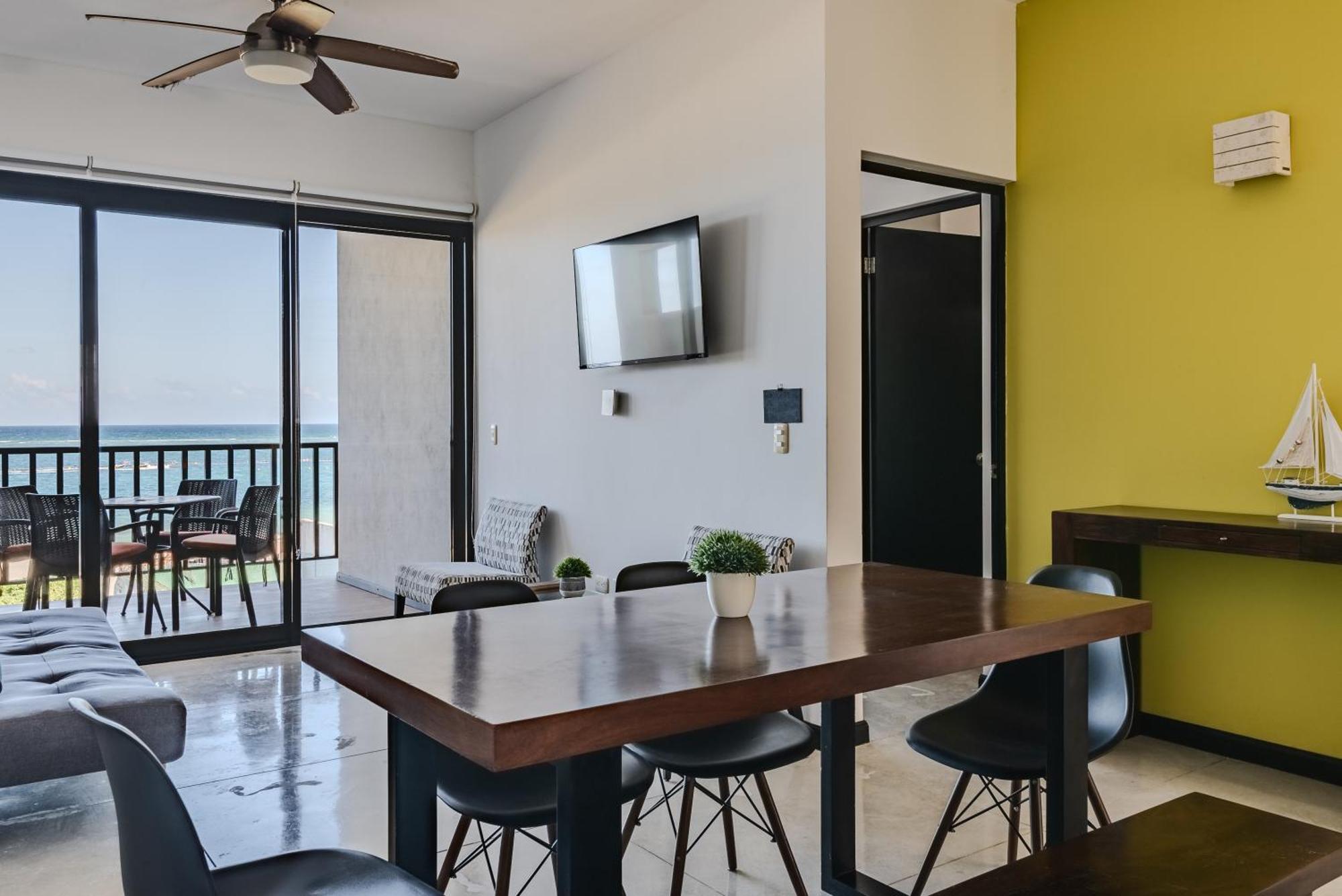 Vela's Ocean Front Apartahotel Puerto Morelos