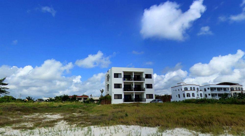 Vela's Ocean Front Apartahotel