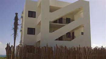 Apartahotel Vela's Ocean Front Puerto Morelos