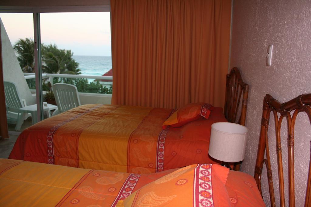 Apartahotel Vela's Ocean Front 3*