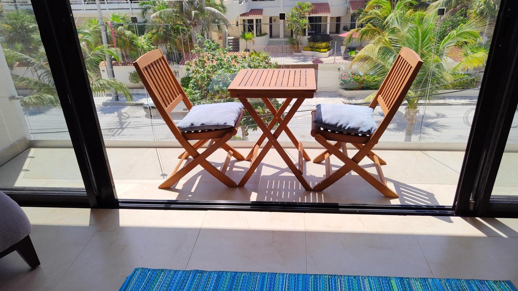 Apart-hotel Vela's Ocean Front