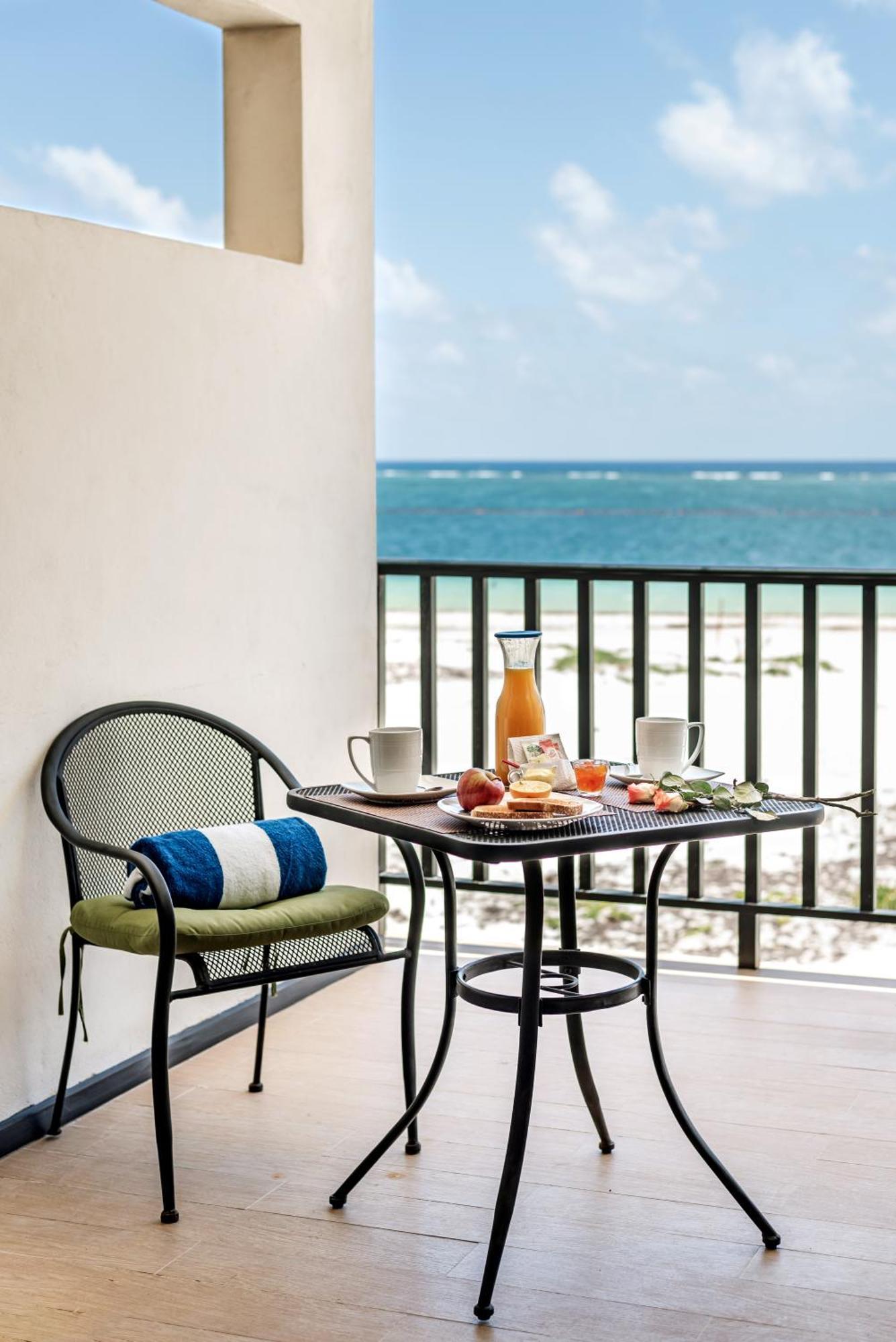 Apart-hotel Vela's Ocean Front Puerto Morelos