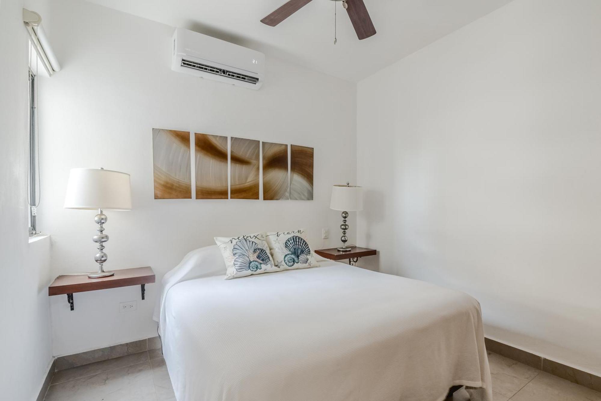 Apart-hotel Vela's Ocean Front